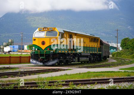 Locomotive diesel du chemin de fer historique White Pass and Yukon route en direction du Canada depuis Skagway, Alaska Banque D'Images