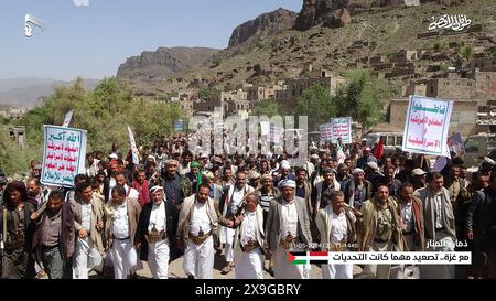 Sanaa, Yémen. 31 mai 2024. Les manifestants, principalement des partisans houthis, se rassemblent pour manifester leur solidarité avec les Palestiniens à Gaza, dans le cadre du conflit en cours entre Israël et les Palestiniens, à Sanaa, au Yémen, vendredi 31 mai 2024. Photo par Houthi Group presse Service/ crédit : UPI/Alamy Live News Banque D'Images