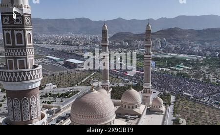 Sanaa, Yémen. 31 mai 2024. Les manifestants, principalement des partisans houthis, se rassemblent pour manifester leur solidarité avec les Palestiniens à Gaza, dans le cadre du conflit en cours entre Israël et les Palestiniens, à Sanaa, au Yémen, vendredi 31 mai 2024. Photo par Houthi Group presse Service/ crédit : UPI/Alamy Live News Banque D'Images