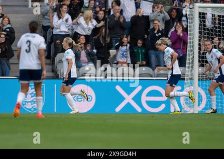 L'anglaise Beth Mead célèbre après avoir marqué le premier but lors de l'UEFA Women European Championship Qualifiers League A, match du Groupe 3 entre l'Angleterre féminine et la France au James's Park, Newcastle le vendredi 31 mai 2024. (Photo : Trevor Wilkinson | mi News) crédit : MI News & Sport /Alamy Live News Banque D'Images