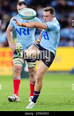 Sydney, Australie, 31 mai 2024. Jack Bowen des Waratahs Kicks lors du Super Rugby Pacific match entre les Waratahs de Nouvelle-Galles du Sud et les Reds du Queensland au stade Allianz le 31 mai 2024 à Sydney, en Australie. Crédit : Pete Dovgan/Speed Media/Alamy Live News Banque D'Images