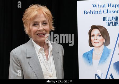 Holland Taylor assiste à Photocall pour une nouvelle pièce 'N/A' au Lincoln Center Theater à New York le 31 mai 2024 Banque D'Images