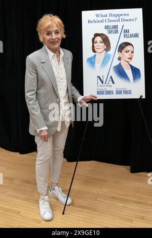 Holland Taylor assiste à Photocall pour une nouvelle pièce 'N/A' au Lincoln Center Theater à New York le 31 mai 2024 Banque D'Images