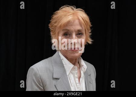 Holland Taylor assiste à Photocall pour une nouvelle pièce 'N/A' au Lincoln Center Theater à New York le 31 mai 2024 Banque D'Images