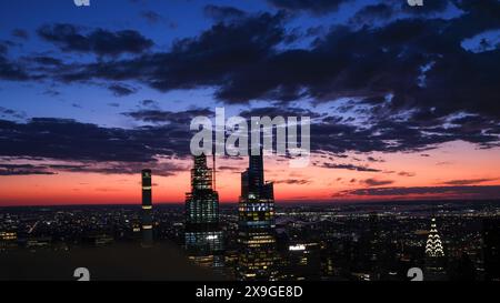 Weehawken, États-Unis. 1er janvier 2024. Lever du soleil sur l'île de Manhattan à New York, États-Unis, ce vendredi 31 mai crédit : Brazil photo Press/Alamy Live News Banque D'Images