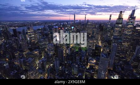 Weehawken, États-Unis. 1er janvier 2024. Lever du soleil sur l'île de Manhattan à New York, États-Unis, ce vendredi 31 mai crédit : Brazil photo Press/Alamy Live News Banque D'Images