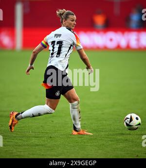 Rostock, Allemagne. 31 mai 2024. Soccer, femmes : qualification pour le Championnat d'Europe, Allemagne - Pologne, Ligue A, Groupe 4, Journée 3, Ostseestadion. L'allemande Alexandra Popp en action. Crédit : Sebastian Christoph Gollnow/dpa/Alamy Live News Banque D'Images