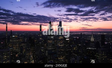 Weehawken, États-Unis. 1er janvier 2024. Lever du soleil sur l'île de Manhattan à New York, États-Unis, ce vendredi 31 mai crédit : Brazil photo Press/Alamy Live News Banque D'Images