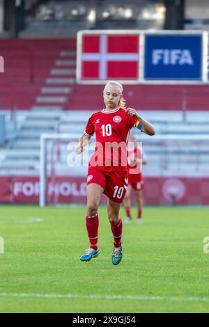 Vejle, Danemark, 31 mai 2024 Pernille Harder (10 Danemark) lors du match de qualification féminin pour l'Euro 2025 entre le Danemark et l'Espagne au stade de Vejle, Danemark match de qualification féminin pour l'Euro 2025 entre le Danemark et l'Espagne au stade de Vejle, Danemark (Nicolai Løvgret/SPP) crédit : SPP Sport Press photo. /Alamy Live News Banque D'Images