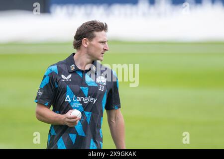 Nathan Smith se prépare au bowling pris à Worcester, Royaume-Uni lors du match Vitality Blast entre Worcestershire Rapids et Lancashire Lightning le 31 mai 2024, au Worcestershire County Cricket Club, New Road, Worcester Banque D'Images