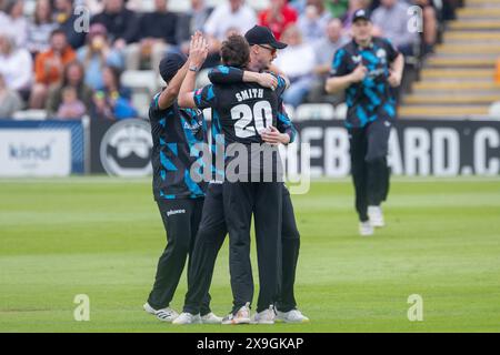 Nathan Smith célèbre son deuxième guichet pris à Worcester, Royaume-Uni lors du match Vitality Blast entre Worcestershire Rapids et Lancashire Lightning le 31 mai 2024, au Worcestershire County Cricket Club, New Road, Worcester Banque D'Images