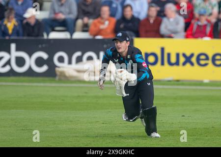 Gareth Roderick court pour se rendre au ballon pris à Worcester, Royaume-Uni pendant le match Vitality Blast entre Worcestershire Rapids et Lancashire Lightning le 31 mai 2024, au Worcestershire County Cricket Club, New Road, Worcester Banque D'Images