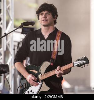 NY. 24 mai 2024. Braeden Lemasters, Wallows sur scène pour NBC Today Show concert Series with Wallows, Rockefeller Plaza, New York, NY, 24 mai, 2024. crédit : Simon Lindenblatt/Everett Collection/Alamy Live News Banque D'Images