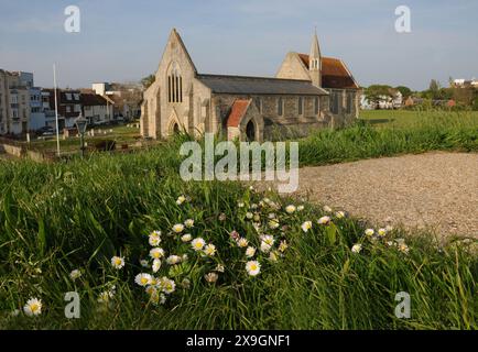 SENTIER CÔTIER ANGLAIS, ÉGLISE DE GARNISON ROYALE, DOUMUS DEI ALMSHOUSE ET HOSPICE, RUE PENNY, BATTERIE DE RIDEAUX LONGUE, VIEUX PORTSMOUTH , 2024 Banque D'Images