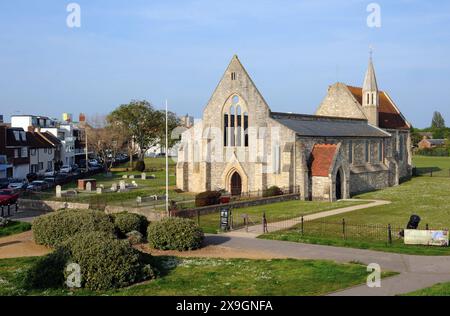 SENTIER CÔTIER ANGLAIS, ÉGLISE DE GARNISON ROYALE, DOUMUS DEI ALMSHOUSE ET HOSPICE, RUE PENNY, BATTERIE DE RIDEAUX LONGUE, VIEUX PORTSMOUTH , 2024 Banque D'Images