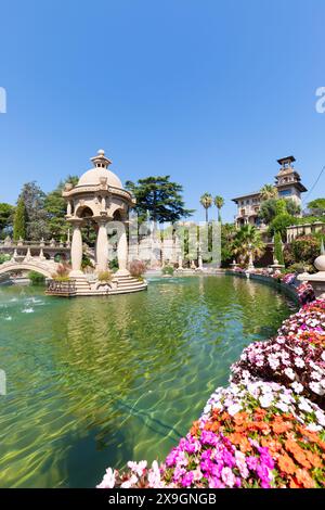 Imperia, Italie - 14 août 2023 : Villa Grock - manoir italien de Grock avec jardin, fontaine, bel été Banque D'Images