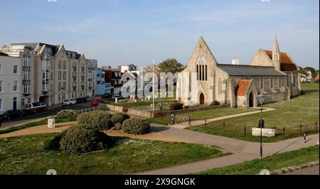 SENTIER CÔTIER ANGLAIS, ÉGLISE DE GARNISON ROYALE, DOUMUS DEI ALMSHOUSE ET HOSPICE, RUE PENNY, BATTERIE DE RIDEAUX LONGUE, VIEUX PORTSMOUTH , 2024 Banque D'Images