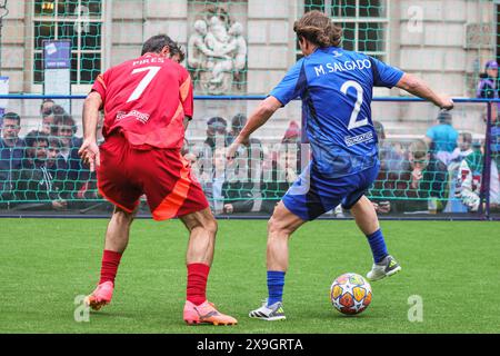 Londres, Royaume-Uni. , . L'UEFA Ultimate Champions Tournament attire une foule nombreuse de spectateurs à Somerset House, regardant des légendes de l'UEFA Champions League comme Luis Figo, Cafu, Joe Cole, Patrick Viera, Jens Lehmann et bien d'autres concourir dans un tournoi passionnant à quatre équipes. Le tournoi fait partie du Festival des champions de l'UEFA gratuit pour les fans et les visiteurs. Crédit : Imageplotter/Alamy Live News Banque D'Images