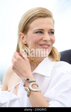 CANNES, FRANCE - 24 MAI : Céline Sallette assiste à la photocall 'Niki' au 77e Festival de Cannes au Palais des Festivals le 24 mai 2024 Banque D'Images