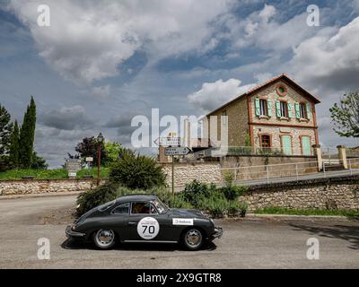 Paris, France. 29 mai 2024. 70 NAQUET Mallie (FR), BURGAT Yannick (FR), Austin Mini 1991, action lors du Rallye des Princesses Richard mille 2024 du 25 au 30 mai 2024 de Paris à Andorre - photo François Flamand/DPPI crédit : DPPI Media/Alamy Live News Banque D'Images