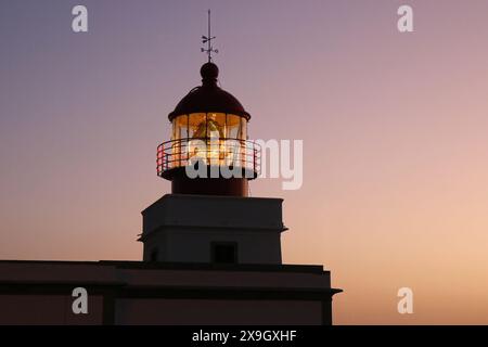 Lanterne du phare de Ponta do Pargo sur la côte ouest de l'île de Madère (Portugal) dans l'océan Atlantique Banque D'Images