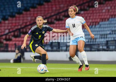 31 mai 2024, Glasgow, Royaume-Uni. L'Écosse a joué Israël à Hampden Park, Glasgow, Écosse, Royaume-Uni dans la phase de championnat d'Europe féminine 2025. Le match a été retardé d'environ 25 minutes lorsqu'un manifestant pro-palestinien s'est enchaîné à l'un des poteaux de but. Le jeu a commencé après qu'il ait été coupé en liberté et arrêté, le résultat du jeu a été Écosse 4 - 1 Israël. Les buts ont été marqués pour l'Écosse par Claire Emslie (18) 17 mins et 36 mins. Kirsty Hanson (10) 30 minutes, et Martha Thomas (20) en 63 minutes d'un penalty. Talia Sommer (13) a marqué pour Israël en 84 minutes. Crédit : Findlay/A Banque D'Images