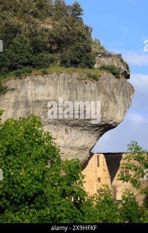 Abri rocheux, musée du château, musée national de la Préhistoire, la rivière Vézère des hommes préhistoriques dans le village des Eyzies dans le Périgord Noir en t Banque D'Images