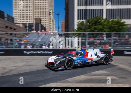 31 mai 2024 : BMW M Team RLL Connor de Phillippi (25) conduit pendant la deuxième séance d'essais de la Chevrolet Sports car Classic. La série IMSA WeatherTech Sportscar présente la Chevrolet Detroit Sports car Classic dans les rues du centre-ville de Detroit, Michigan. (Jonathan Tenca/CSM) (image crédit : © Jonathan Tenca/Cal Sport Media) Banque D'Images