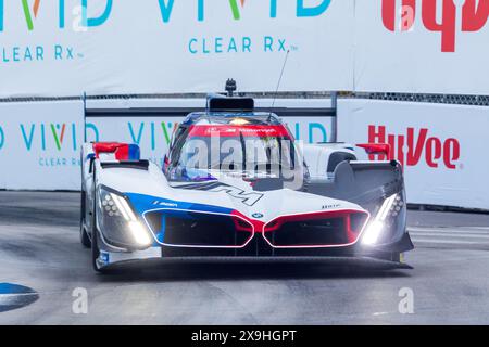 31 mai 2024 : Philipp Eng (25), pilote BMW M Team RLL, conduit pendant les qualifications pour la Chevrolet Sports car Classic. La série IMSA WeatherTech Sportscar présente la Chevrolet Detroit Sports car Classic dans les rues du centre-ville de Detroit, Michigan. (Jonathan Tenca/CSM) (image crédit : © Jonathan Tenca/Cal Sport Media) Banque D'Images