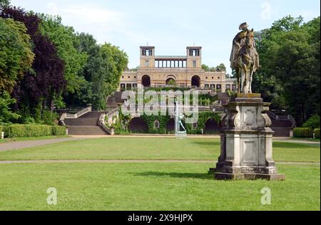 02.07.2012 Schlosspark Sanssouci/ Orangerie Deutschland/ Land Brandebourg/ Potsdam/ Park Sanssouci/ Orangerie/ Reiterstatue Alter Fritz/ *** 02 07 2012 Parc du Palais de Sanssouci Orangerie Allemagne Land Brandebourg Potsdam Parc du Sanssouci Orangerie statue équestre du Vieux Fritz Banque D'Images