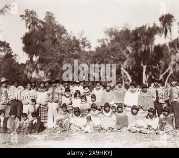 Portrait de groupe des familles indiennes Séminoles de Floride, c1936. (ÉTATS-UNIS) Banque D'Images