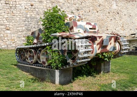 Vue de face du très rare Panzer 1F ou VK 1801 exposé à la forteresse militaire de Belgrade. Avril 2024. Banque D'Images