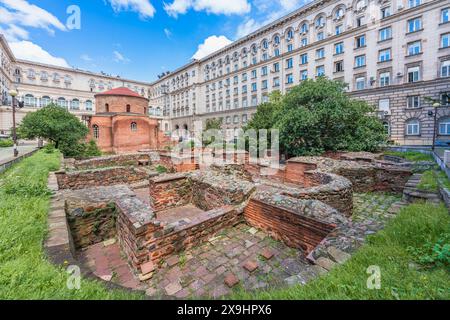 Vue extérieure de l'église Saint George Rotunda, un ancien bâtiment en briques rouges à Sofia, capitale de la Bulgarie Banque D'Images