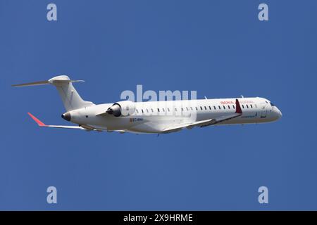 Barcelone, Espagne - 19 mai 2024 : Air Nostrum Mitsubishi CRJ-1000 décollant de l'aéroport El Prat de Barcelone, Espagne. Banque D'Images