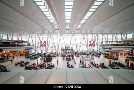 Budapest, Hongrie - 05.25.24. : Aéroport international Ferenc Liszt Budapest architecture et passagers autour. L'aéroport Ferenc Liszt à Budapest est le Banque D'Images