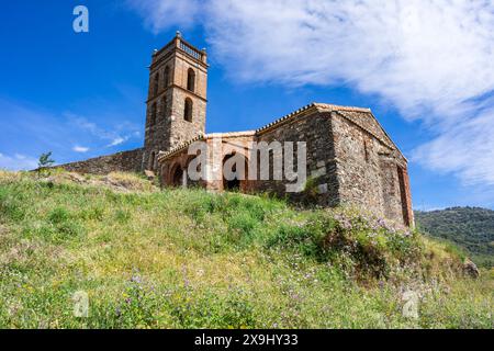 Château d'Almonaster, sur les vestiges d'une basilique wisigothique du 6ème siècle. Banque D'Images