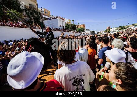 Jeux PLA, galoping cavaliers, festival Sant Joan. Ciutadella. Minorque, Îles Baléares, Espagne. Banque D'Images