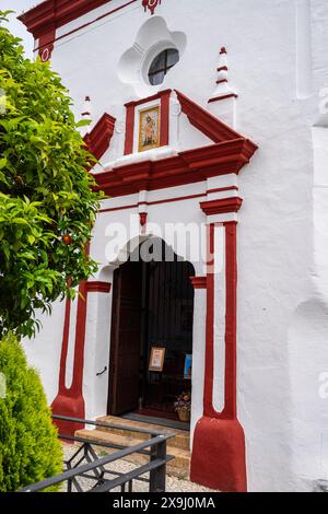 Chapelle de la Sainte Trinité, bâtiment baroque, fin du XVIIIe siècle, place de la mairie, Almonaster la Real , Huelva, Andalousie, Espagne. Banque D'Images