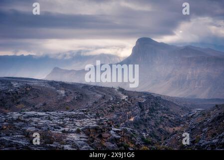 Beaux paysages de Jebel Shams Oman. La saison d'hiver à Jebel cache le temps de neige. Banque D'Images