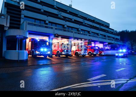 17.11.2022, xjrdrx, Actualités Lokales, Feuerwehr Blaulicht Symbolfotos v.l. Feuerwehr motive aufgenommen während Übungseinheiten der Feuerwehr Symbolfotos Feuerwehrwache Losheim am See *** 17 11 2022, xjrdrx, Actualités locales, pompiers feu bleu photos symboles v l motifs des pompiers pris lors des sessions de formation des pompiers photos symboles caserne de pompiers Losheim am See Banque D'Images