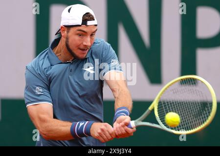 01 juin 2024, France, Paris : Tennis : Grand Chelem/ATP Tour - Open de France, simple masculin, 3ème tour. De Minaur (Australie)- Struff (Allemagne). Jan-Lennard Struff est en action. Photo : Frank Molter/dpa Banque D'Images