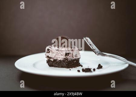 Biscuits et cheesecake à la crème ramassés avec une fourchette Banque D'Images