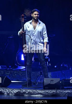 HOLLYWOOD FL - MAI 31 : Hauser se produit pendant Rebel avec une tournée de violoncelle au Hard Rock Live au Seminole Hard Rock Hotel & Casino le 31 mai 2024 à Hollywood, en Floride. Crédit : mpi04/MediaPunch crédit : MediaPunch Inc/Alamy Live News Banque D'Images