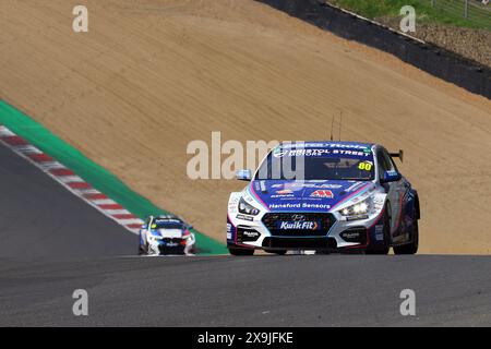 Tom Ingram - Team Bristol Street Motors - pilote Hyundai i30N numéro 80 dans la Kwik Fit BTCC 2024 à Brands Hatch en mai 2024 Banque D'Images