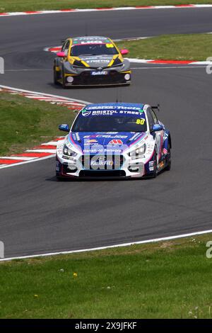 Tom Ingram - Team Bristol Street Motors - pilote Hyundai i30N numéro 80 dans la Kwik Fit BTCC 2024 à Brands Hatch en mai 2024 Banque D'Images