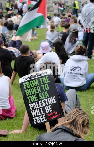 Bristol, Royaume-Uni. 1er juin 2024. Les gens se rassemblent sur College Green dans le centre de Bristol pour protester contre le conflit israélo-palestinien à Gaza. Crédit : JMF News/Alamy Live News Banque D'Images