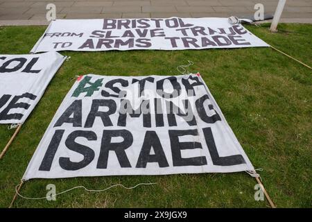 Bristol, Royaume-Uni. 1er juin 2024. Les gens se rassemblent sur College Green dans le centre de Bristol pour protester contre le conflit israélo-palestinien à Gaza. Crédit : JMF News/Alamy Live News Banque D'Images