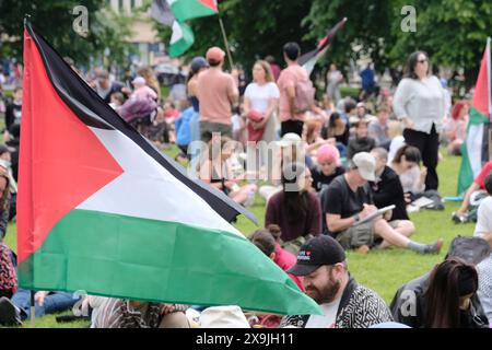 Bristol, Royaume-Uni. 1er juin 2024. Les gens se rassemblent sur College Green dans le centre de Bristol pour protester contre le conflit israélo-palestinien à Gaza. Crédit : JMF News/Alamy Live News Banque D'Images