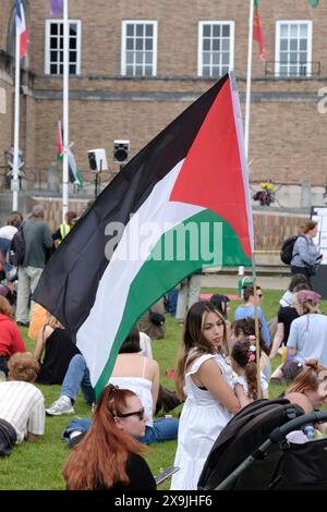 Bristol, Royaume-Uni. 1er juin 2024. Les gens se rassemblent sur College Green dans le centre de Bristol pour protester contre le conflit israélo-palestinien à Gaza. Crédit : JMF News/Alamy Live News Banque D'Images