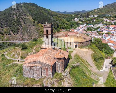 Château-mosquée Almonaster et arènes , sur les vestiges d'une basilique wisigothique du vie siècle. Banque D'Images